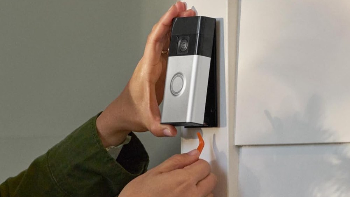DecatHome smart home security setup showing a doorbell and indoor chime placement in a home